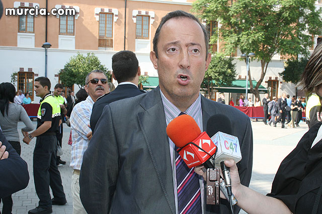Once agentes de la Policía Local de Totana reciben los diplomas acreditativos de su formación en un acto en el Cuartel de Artillería de Murcia, Foto 3