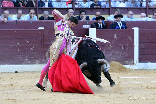 Talavante triunfa ante una corrida de Salvador Domecq a la que le falt fuerza - 3