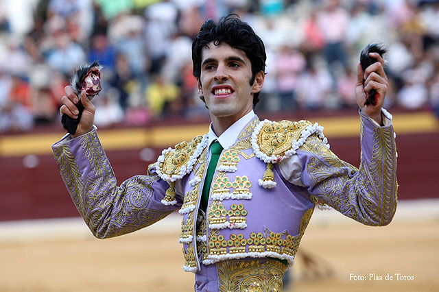 Talavante triunfa ante una corrida de Salvador Domecq a la que le falt fuerza - 7