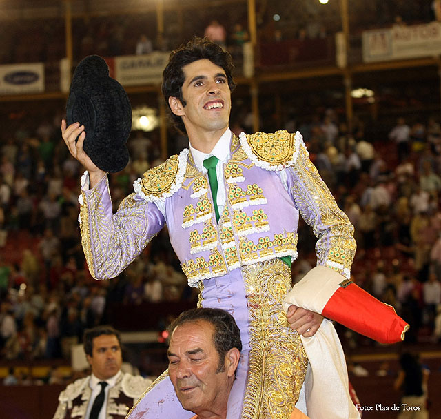 Talavante triunfa ante una corrida de Salvador Domecq a la que le falt fuerza - 8