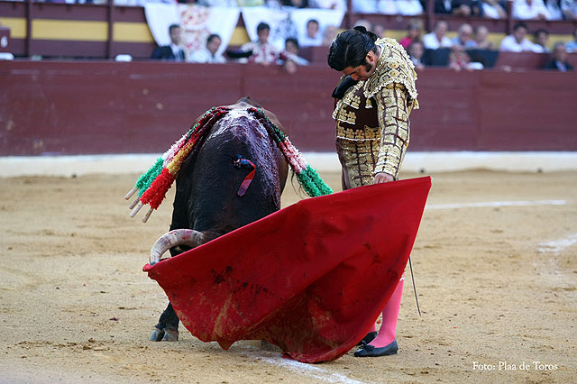 Talavante triunfa ante una corrida de Salvador Domecq a la que le falt fuerza - 9