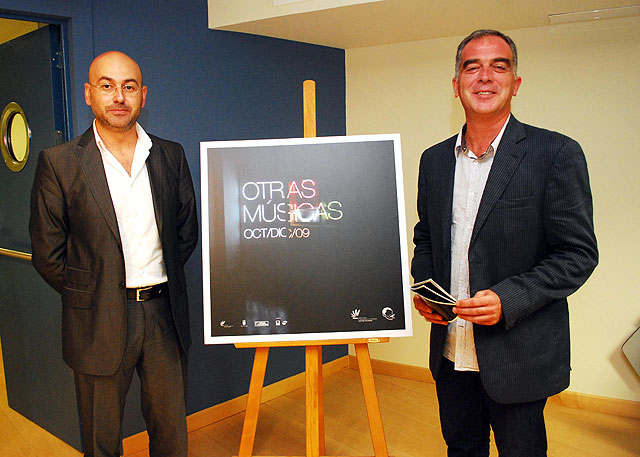 El director general de Promoción Cultural, Antonio Martínez, y el director del Auditorio y Centro de Congresos Víctor Villegas, Antonio Contreras, Foto 1