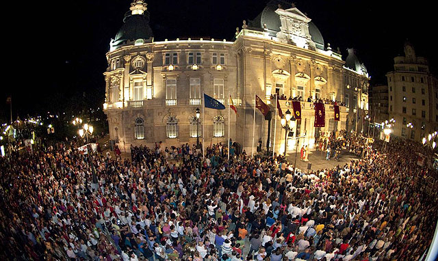 Javier Crdenas y su equipo de Atrvete prometen volver si el Cartagena asciende a Primera - 4