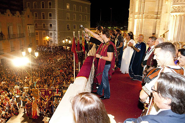 Javier Crdenas y su equipo de Atrvete prometen volver si el Cartagena asciende a Primera - 7