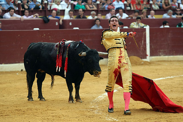 Puerta grande para “Rafaelillo”, El Fandi y Perera como cierre de las corridas de la Feria de Murcia - 3