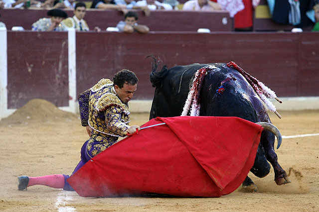 Puerta grande para “Rafaelillo”, El Fandi y Perera como cierre de las corridas de la Feria de Murcia - 5