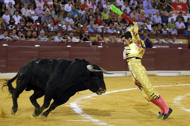 Puerta grande para “Rafaelillo”, El Fandi y Perera como cierre de las corridas de la Feria de Murcia - 7