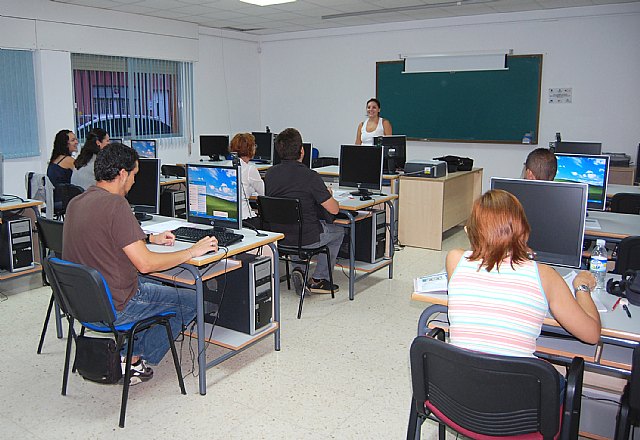Comienza en Las Torres de Cotillas un curso de nivel medio de inglés - 1, Foto 1