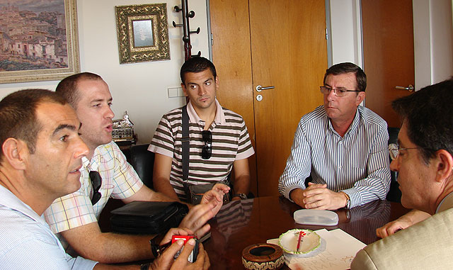 El alcalde de Lorca se reúne con los trabajadores del Lorca Deportiva para conocer su situación actual - 1, Foto 1