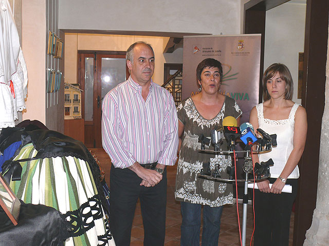 ‘El Arte de bordar’ se puede contemplar en una exposición que se encuentra en la Casa del Artesano - 1, Foto 1