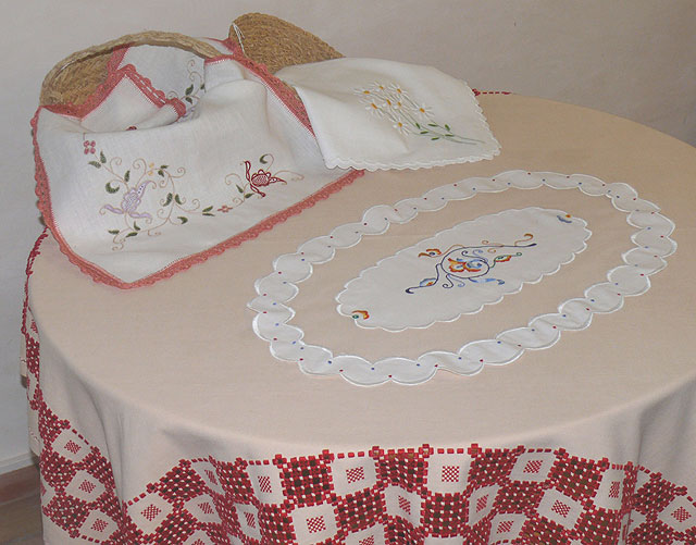 ‘El Arte de bordar’ se puede contemplar en una exposición que se encuentra en la Casa del Artesano - 3, Foto 3