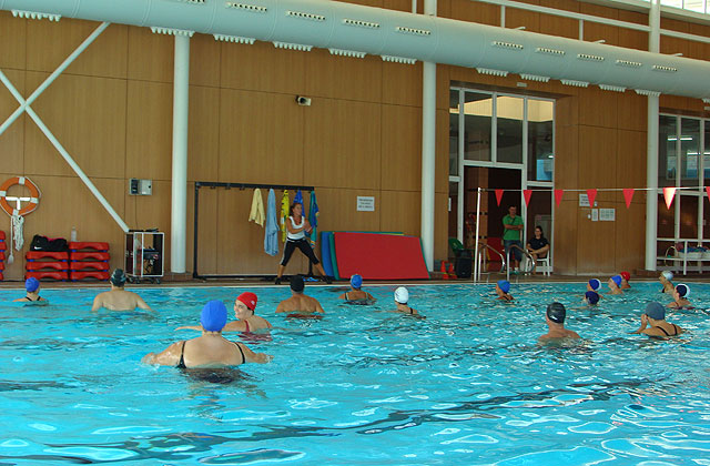 El Aquaeróbic reunió a cuarenta participantes en las piscinas del Complejo Deportivo Europa durante la tarde del sábado - 1, Foto 1