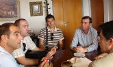 El alcalde de Lorca se reúne con los trabajadores del Lorca Deportiva para conocer su situación actual