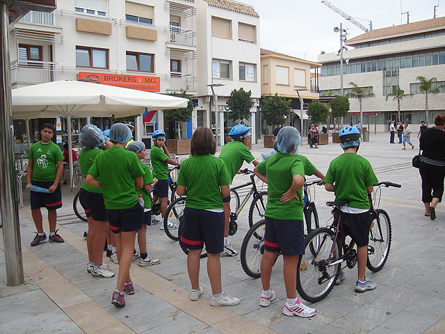 Escolares  de San Javier practican educación vial en bicicleta por las calles del centro en el día sin coches - 1, Foto 1