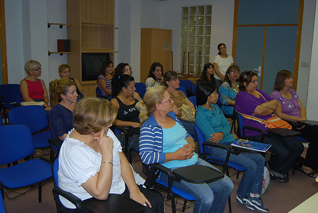 Se inaugura el Taller para la Adquisicin de Habilidades y Competencias Profesionales Bsicas para el Empleo, Foto 2