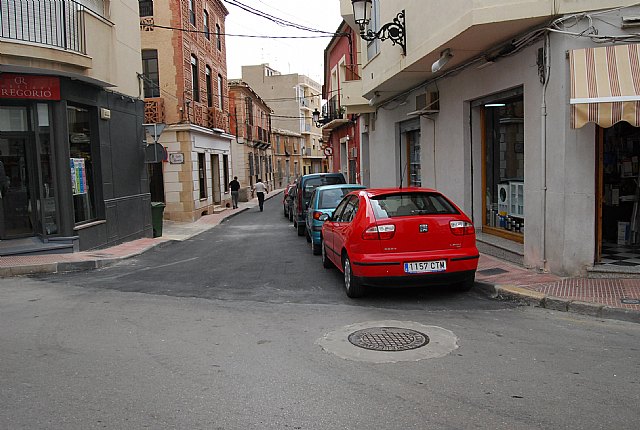 Finalizan las obras de sustitución de aceras, asfaltado y servicios generales en las calles Antonio Garrigues y Uvica de la localidad, Foto 2