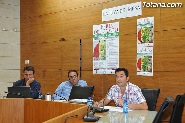 About fifty people involved in the first technical conference on "Table grapes", Foto 1