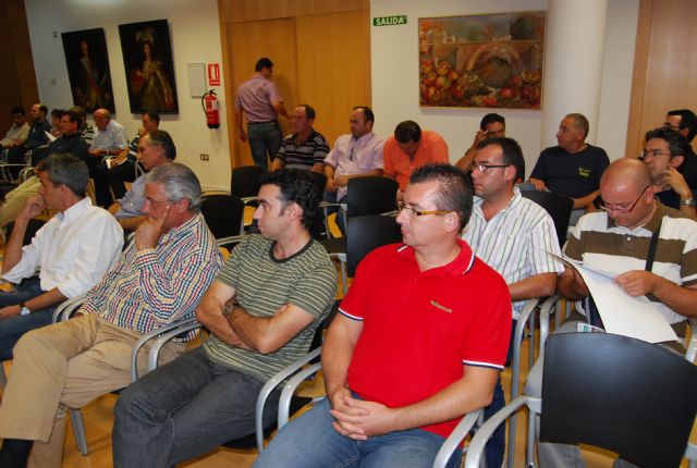 Alrededor de cincuenta personas participan en las primeras jornadas tcnicas sobre “La uva de mesa” - 9