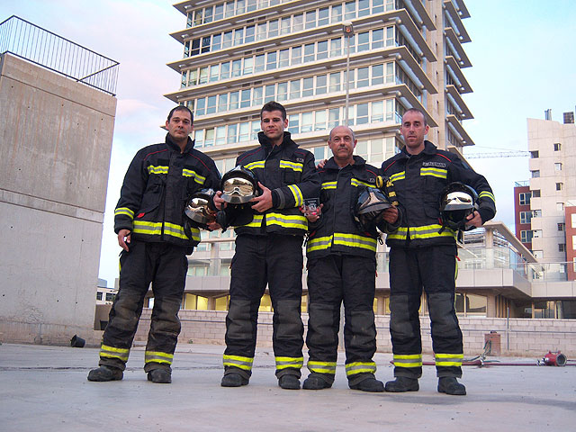 Bomberos de Murcia ocupan un lugar destacado en la III Carrera Vertical Torre Espacio de Madrid - 1, Foto 1