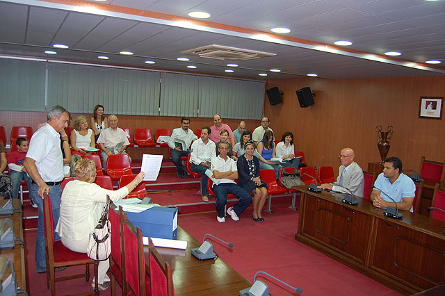 Los fedatarios del Ayuntamiento torreño ya trabajan en la recogida de firmas en defensa del trasvase - 1, Foto 1