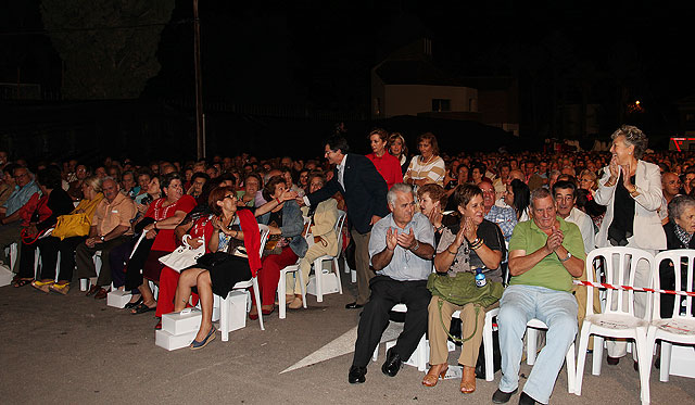 Casi 6000 personas acudieron en el Día del Mayor al concierto protagonizado por los artistas Charo Reina y Carlos Vargas - 2, Foto 2