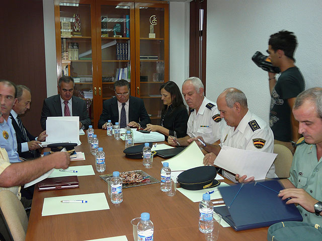 La Junta Local de Seguridad Ciudadana ha celebrado una reunión para hacer balance y coordinar la colaboración entre los distintos cuerpos policiales - 1, Foto 1
