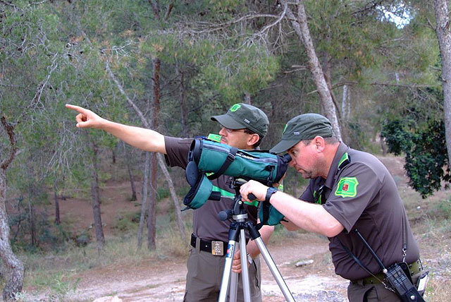 La Consejera de Agricultura pone en marcha medidas contra la caza furtiva, Foto 1