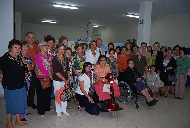 Se inaugura la exposicin de Trabajos Manuales y Artesana de la Asociacin Cultural San Lzaro, Foto 1