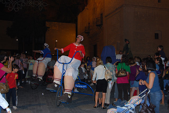 El espectculo “La Gran Familia” recorri las calles de la localidad, Foto 3