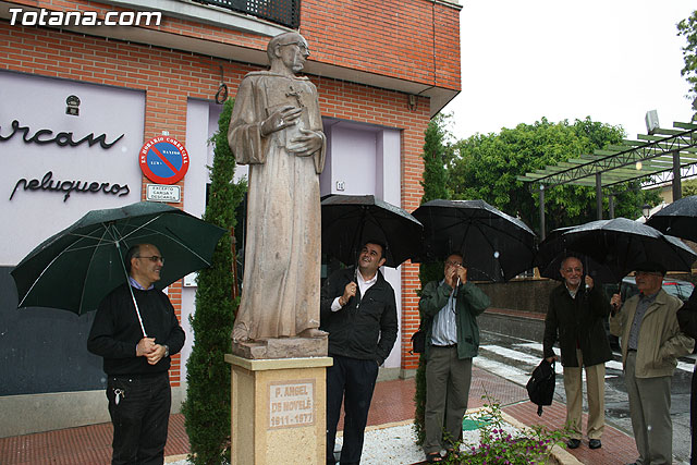 Inauguran una escultura que rinde homenaje a la orden capuchina de Totana - 1, Foto 1