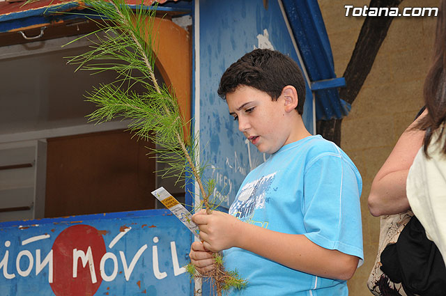 Se reparten 1.000 ejemplares de pino durante la tercera campaña regional 