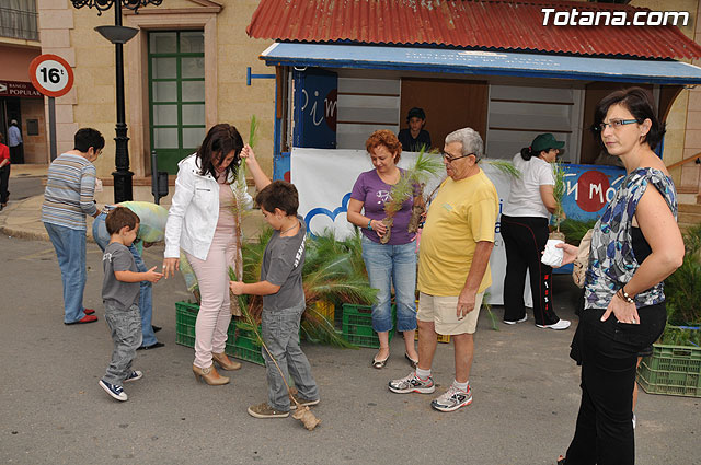 Se reparten 1.000 ejemplares de pino durante la tercera campaña regional 