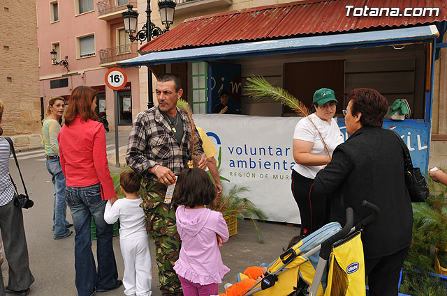 Se reparten 1.000 ejemplares de pino durante la tercera campaña regional 
