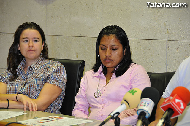 Hoy se inaugura la “III Semana Intercultural” con una exposicin de pinturas y trajes tpicos en el Centro Sociocultural “La Crcel