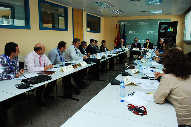 La Consejería de Empresa presenta una estrategia para convertir la tecnología agraria de la Región en referente internacional - 2, Foto 2