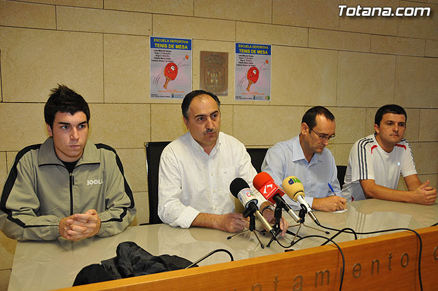La Escuela Deportiva de Tenis de Mesa, que comenzará  sus clases el próximo viernes 2 de octubre, será gestionada por el Club de Tenis de Mesa, Foto 1