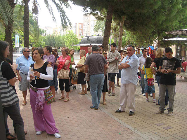 Medio Ambiente regala 1.500 plantones en la Plaza Juan XIII - 1, Foto 1