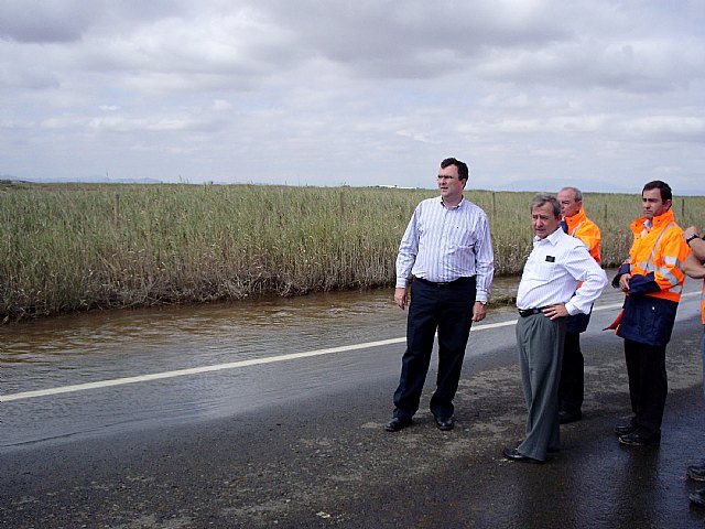 José  Ballesta: “Las brigadas regionales de Carreteras trabajan intensamente para restablecer la normalidad en la Comunidad” - 1, Foto 1