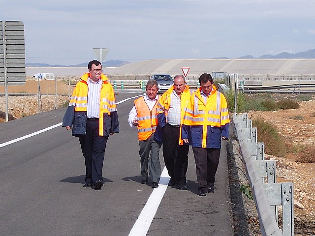 José  Ballesta: “Las brigadas regionales de Carreteras trabajan intensamente para restablecer la normalidad en la Comunidad” - 2, Foto 2