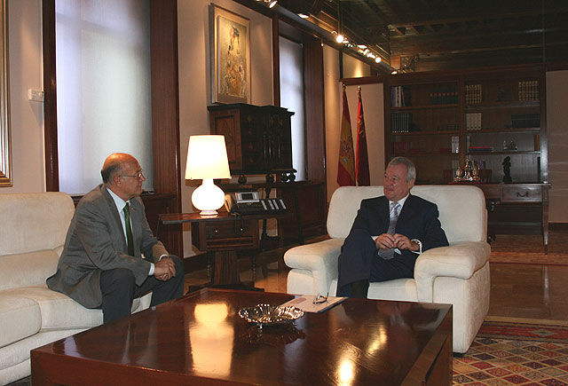 El presidente de la Comunidad, Ramón Luis Valcárcel, recibe al alcalde de Cieza, Antonio Tamayo - 1, Foto 1