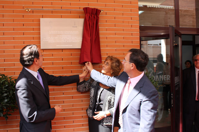 El Alcalde asiste a la inauguración del primer centro de día para tratar a enfermos de anorexia y bulimia - 1, Foto 1