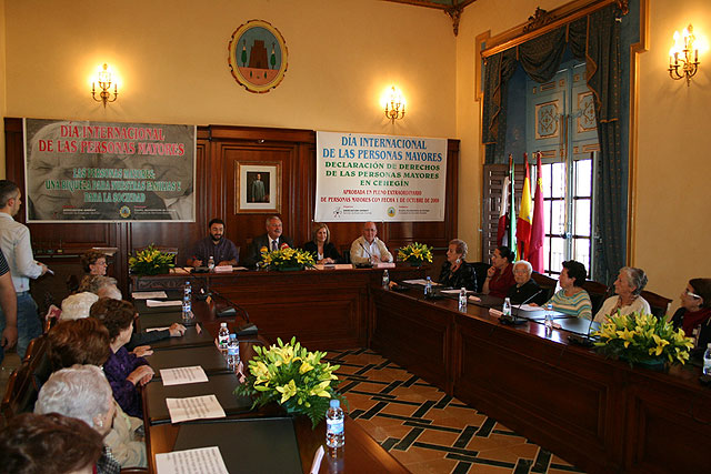 Cehegín aprueba una declaración de derechos humanos para sus mayores - 1, Foto 1