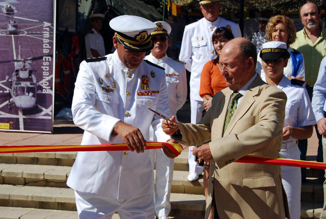 La Exposición Estática de la Armada Española se puede visitar en la Plaza de la Constitución, Foto 1