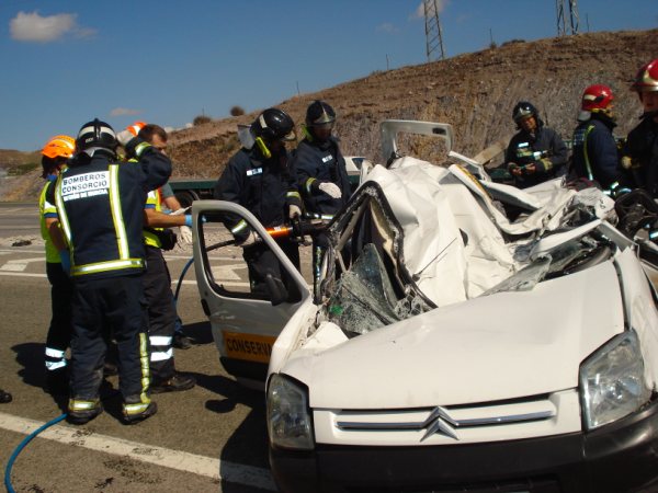 Muere el conductor de una furgoneta al caerle encima la arqueta de un camión que circulaba delante - 1, Foto 1
