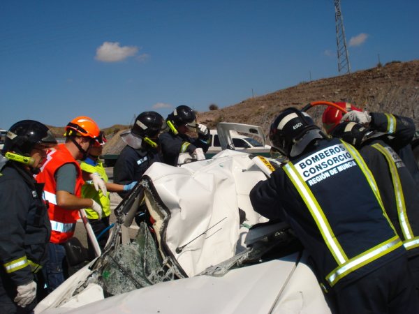 Muere el conductor de una furgoneta al caerle encima la arqueta de un camión que circulaba delante - 2, Foto 2