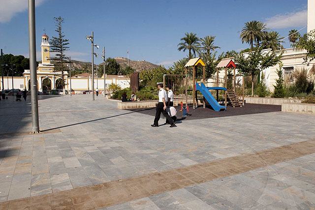 Pérgolas en forma de árboles darán sombra en la plaza del Rey - 1, Foto 1
