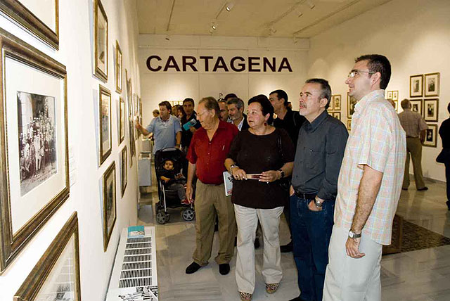 Mucho público en la inaguración de la exposición Álbum Familiar de Cartagena - 1, Foto 1