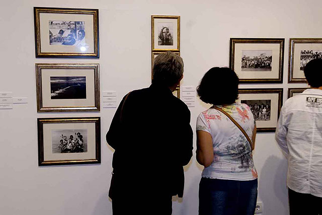 Mucho público en la inaguración de la exposición Álbum Familiar de Cartagena - 2, Foto 2