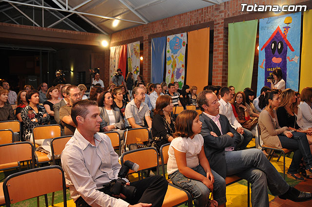El colegio Reina Sofa acogi el acto oficial de la apertura del curso escolar 2009-10 coincidiendo con su 25 aniversario - 17
