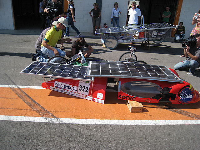 Imagen de los dos vehículos llegados desde Francia para participar en la carrera, Foto 3